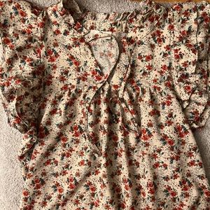 Cream floral Entro top